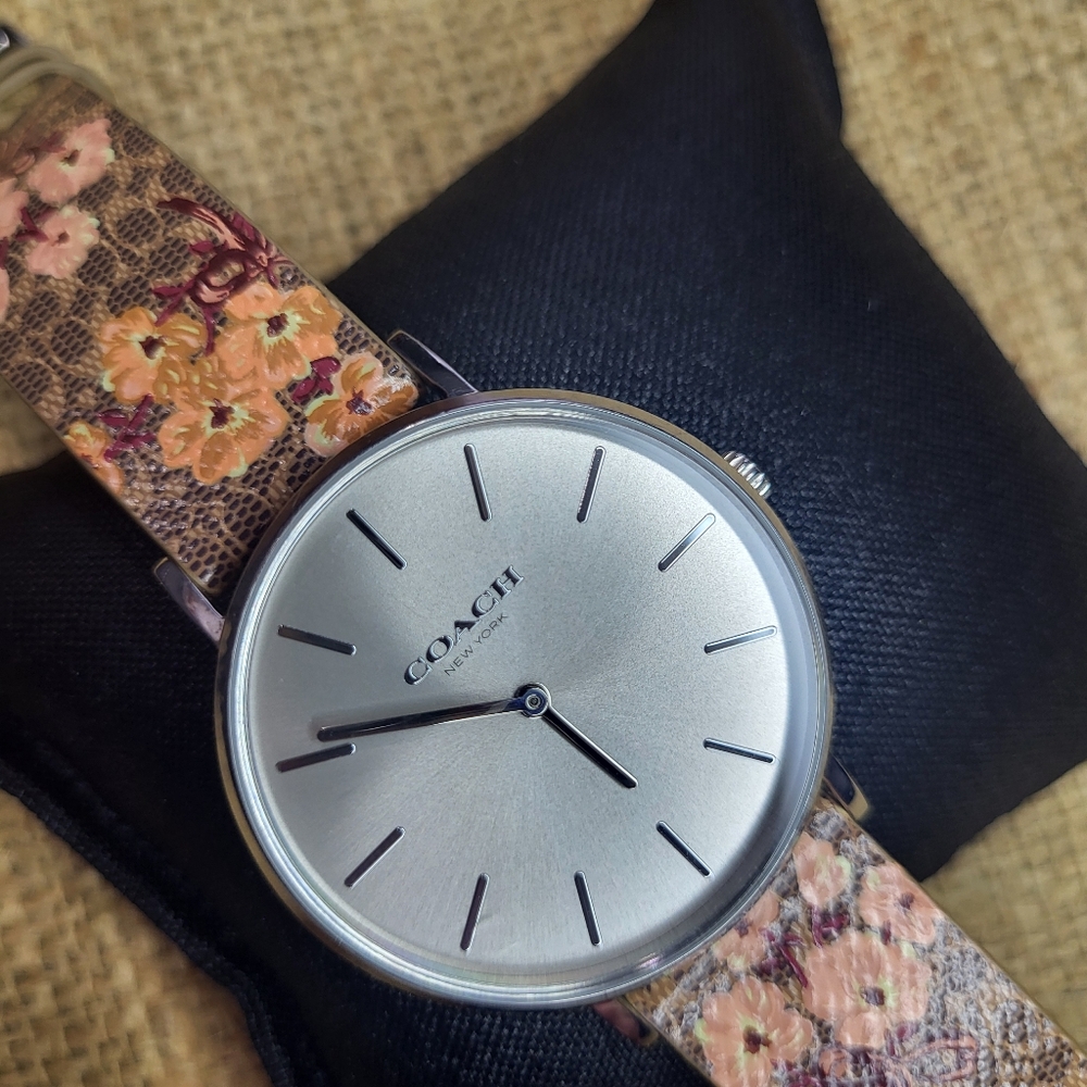 Coach Womens Grey Dial Leather Analogue Watch